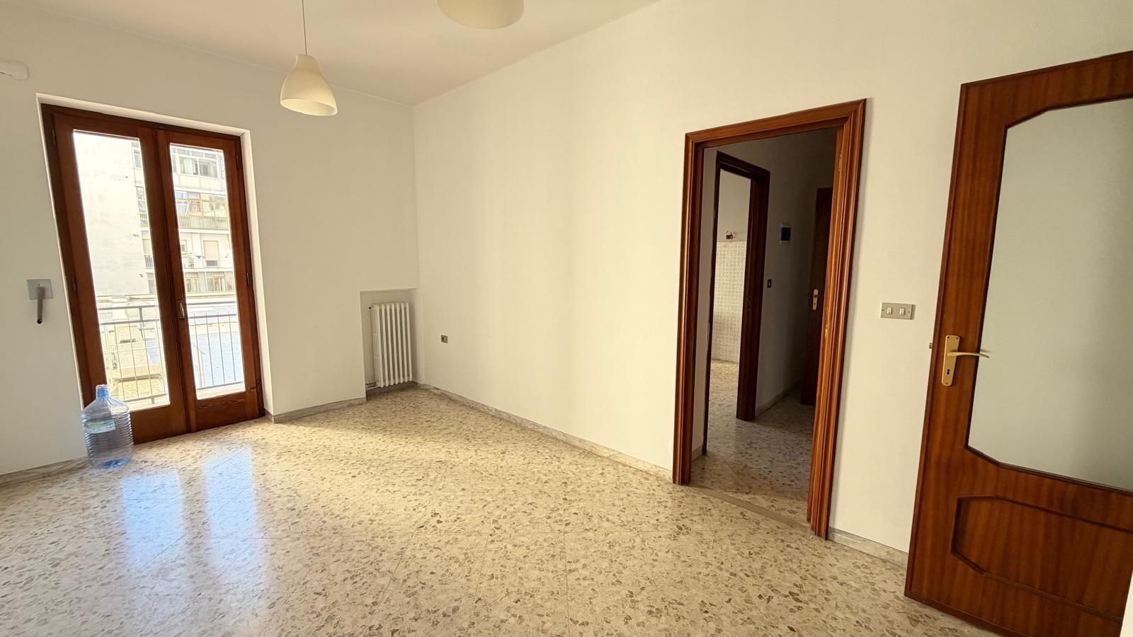P R E Z Z O R I B A S S A T O - Centrale Appartamento Con Ascensore.